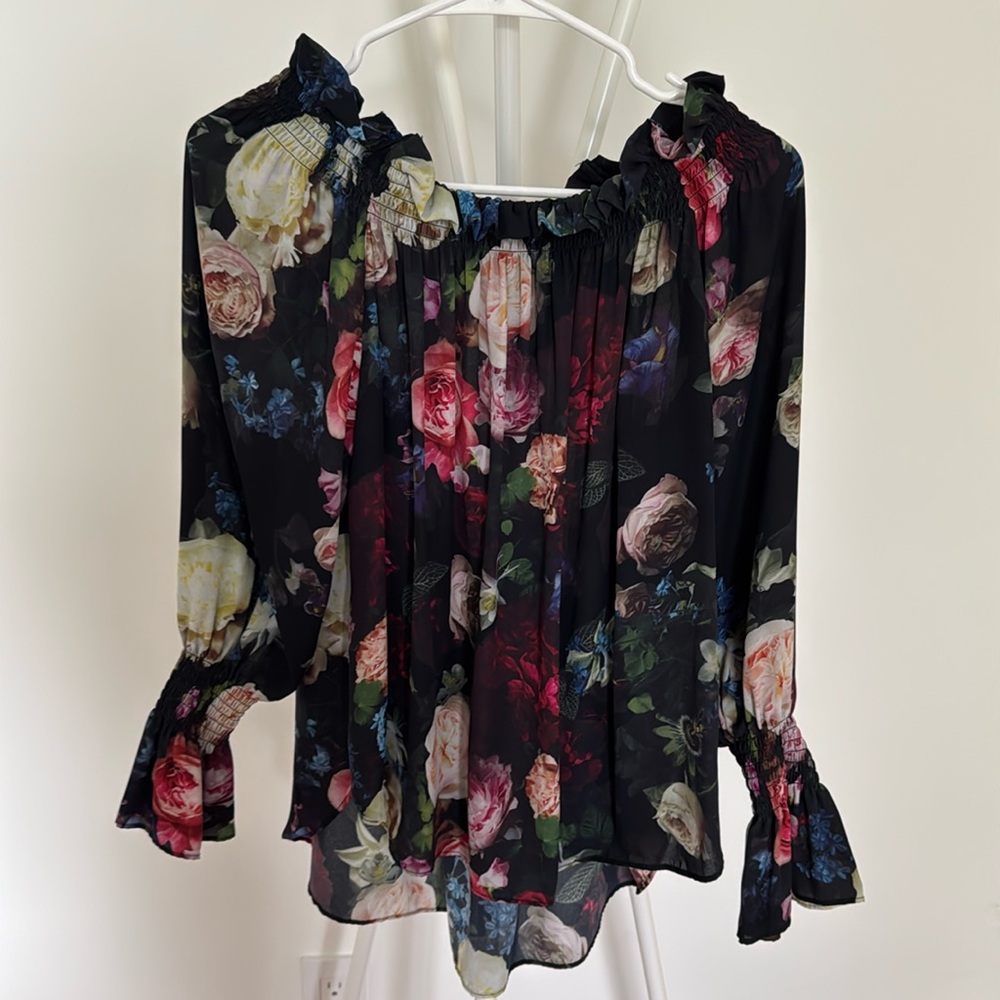 Off shoulder floral blouse - size S